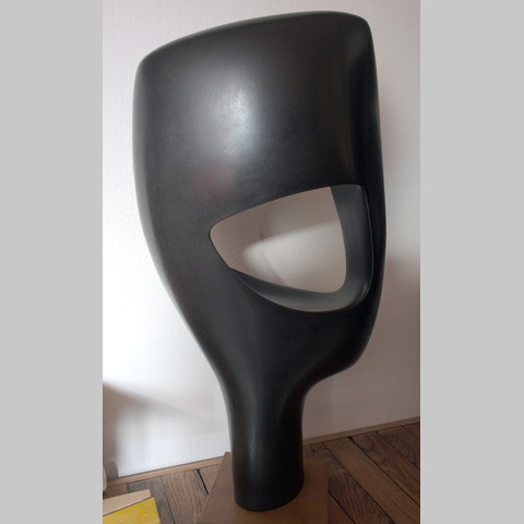 Grand Passeur, faïence patinée à la gomme laque, 2008,  h: 73 L: 36 l: 25