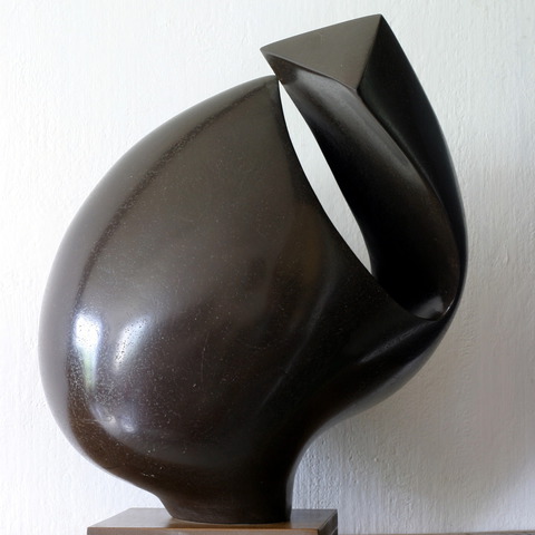 Lyre cachou, faïence patinée à la gomme laque, 2008,  h: 52 L: 44 l: 42