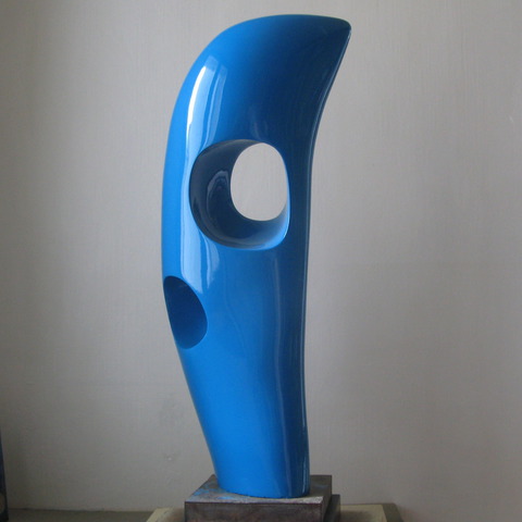 Passeur bleu.jpg, faïence patinée à la gomme laque, 2015,  h: 84 L: 31 l: 18